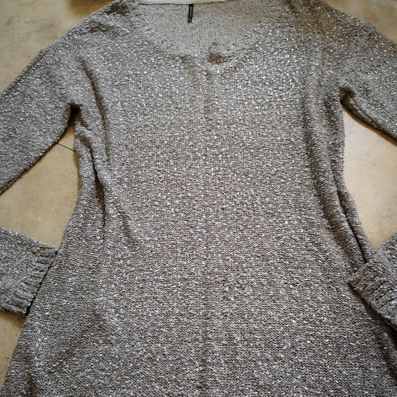 🔵3/$30 Shimmering Shirt/Sweater Pull Over - Picture 2 of 10